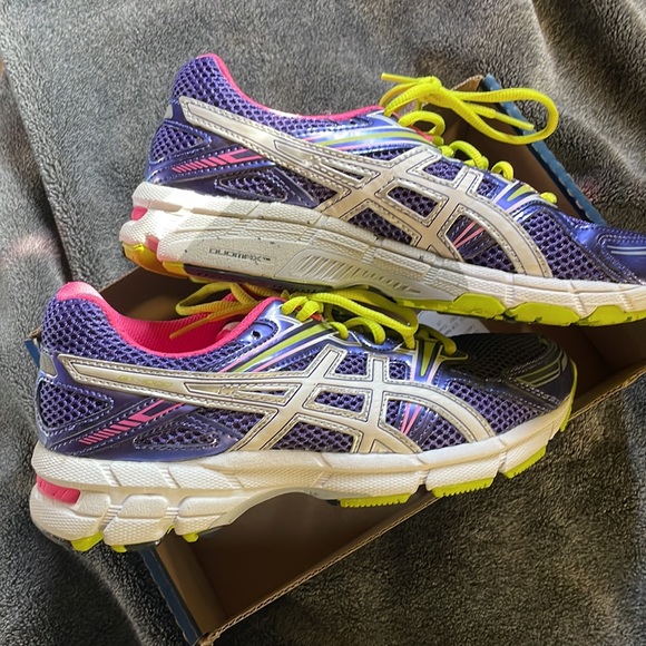 ASICS running shoes - Picture 4 of 5